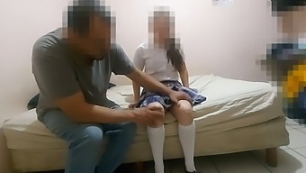 Linda Estudante Mexicana Do Ensino Médio Conspira Com Seu Vizinho Para Receber Um Presente, Transando Com Uma Jovem Estudante Sinaloa Em Sua Casa Em Um Vídeo Caseiro