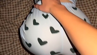 Meia-Irmã Por Trás Fazendo Sexo Capturado Em Vídeo Enquanto Usava Pijama