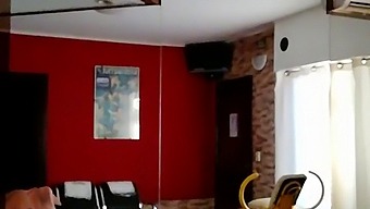 Una Adolescente Es Pagada Para Tener Sexo Con Un Hombre Mayor