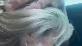 ブロンドの熟女アリンフラビオの自家製ビデオで、彼女の美しい顔と激しいオーガズムを披露!